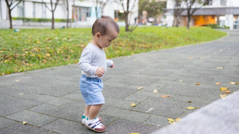 Signs of Autism at 12 Months Old A Parent’s Guide to Early Development