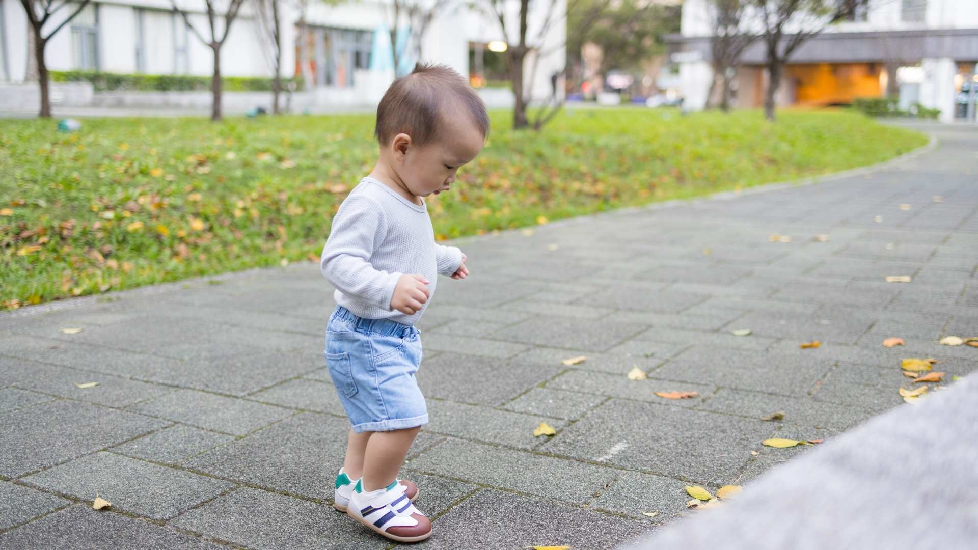 Signs of Autism at 12 Months Old A Parent’s Guide to Early Development