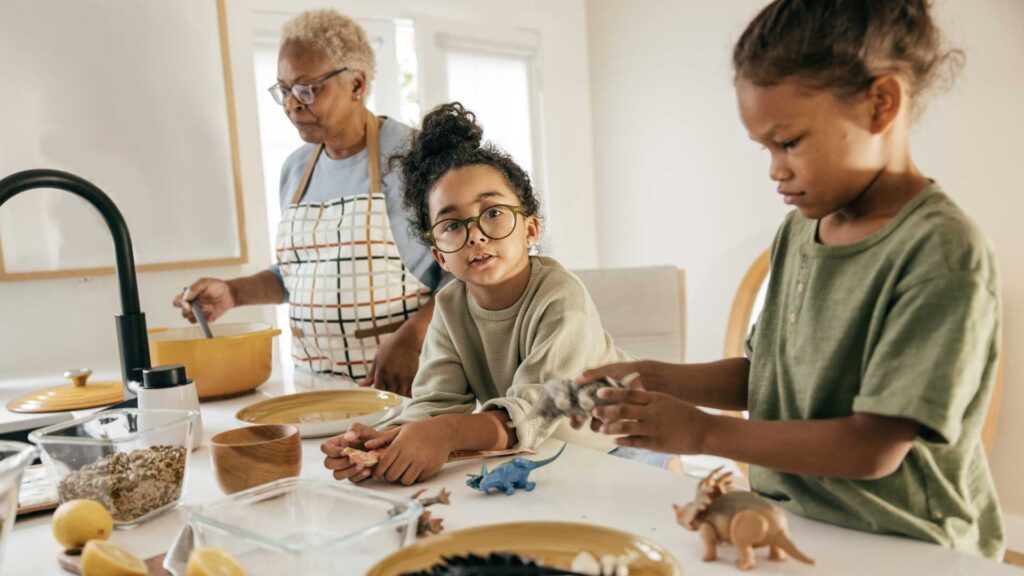 Apoyo para los Cuidadores Mayores de Niños con Autismo: 5 Estrategias para Planificar el Futuro Supporting aging caregivers of children with autism: 5 future planning strategies