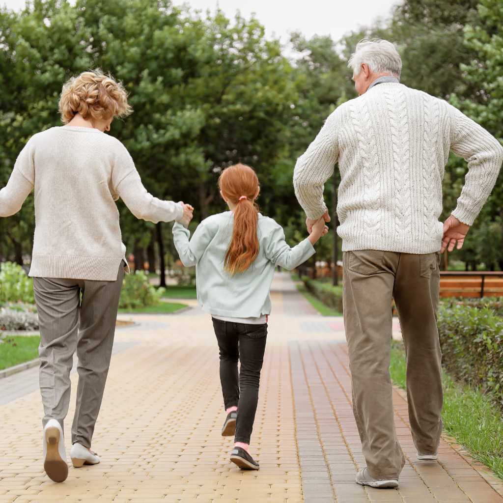 Apoyo para los Cuidadores Mayores de Niños con Autismo: 5 Estrategias para Planificar el Futuro Supporting aging caregivers of children with autism: 5 future planning strategies